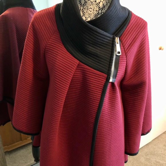 Papillon Jacket/ Cape with Batwing Sleeves Double Breasted with Zip up so Cute - Picture 10 of 11